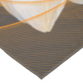 Tablettenkern Blume Weiß Schwarz Orange Tischdecke (Schrägansicht)