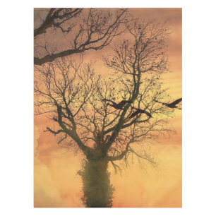 Tablettenschwungvoller Herbstbaum bei Sonnenunterg Tischdecke