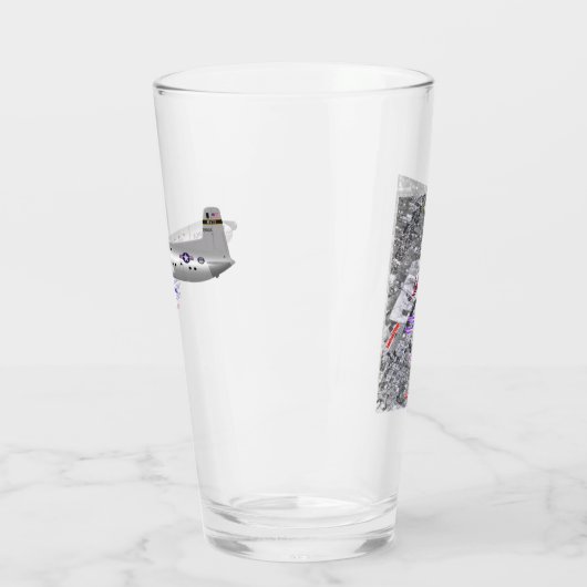 Tachikawa-Flughafen Japan C-124 Glas (Links)