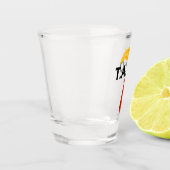 Taco Trump hält immer Hühner aus Schnapsglas (Links)