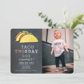 Taco Twosday Tuesday Chalkboard Foto 2nd Birthday Einladung (Stehend Vorderseite)