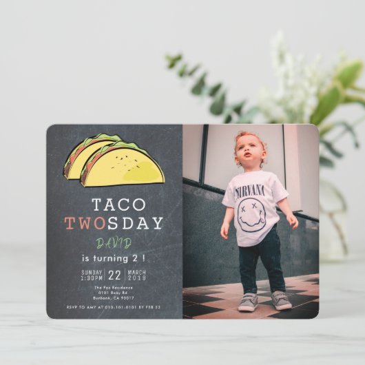 Taco Twosday Tuesday Chalkboard Foto 2nd Birthday Einladung (Stehend Vorderseite)