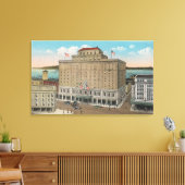 Tacoma, WA - Aussicht auf das Hotel Winthrop Leinwanddruck (Insitu (Wohnzimmer))