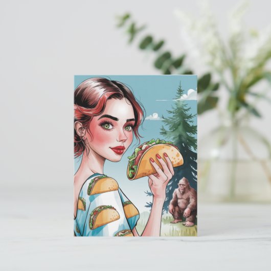 Tacos im Wald mit traurigem Sasquatch Postkarte (Stehend Vorderseite)