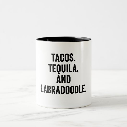 Tacos Tequila und Labradoodle Zweifarbige Tasse (Mittel)