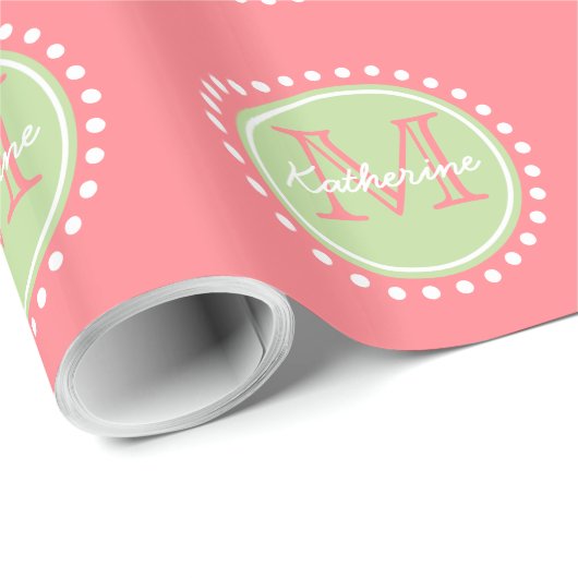 Tadelloses grünes Tupfen-Monogramm auf Geschenkpapier (Rolleneckpunkt)