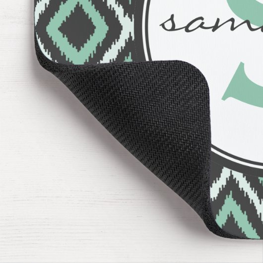 Tadelloses Ikat Monogramm Mousepad (Ecke)