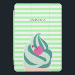 Tadelloses Strudel-Eiscreme-gestreiftes iPad Pro Cover<br><div class="desc">Niedlicher und moderner tadelloser grüner gestreifter personalisierter Kasten mit yummy tadelloser whippy Eiscreme mit Kirsche auf die Oberseite.</div>