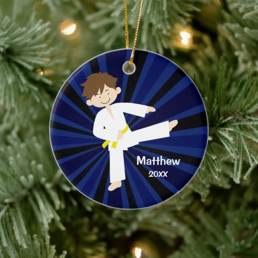 Taekwondo Karate Yellow Belt Boy Personalisiert Keramikornament (Baum)