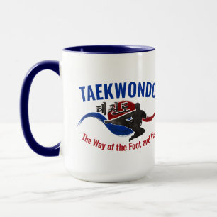 Taekwondo-Kick mit fließendem Taegeuk Tasse