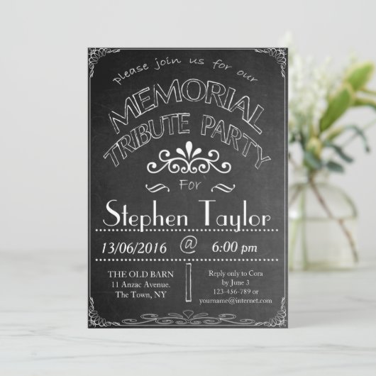 Tafel-"Erinnerungstribut-Party-" Einladung (Stehend Vorderseite)