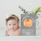 Tafel-Fall-Kürbis-Herbst-erster Geburtstag Einladung (Stehend Vorderseite)