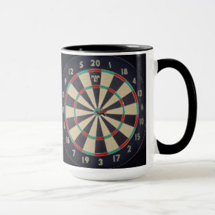 Tafel mit Dart in Bullseye, Tasse