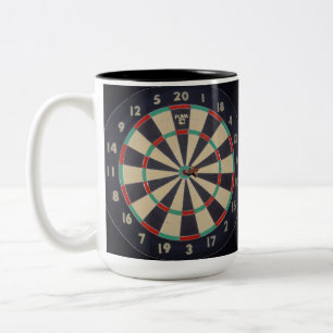 Tafel mit Dart in Bullseye, Zweifarbige Tasse