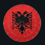 Tafel mit der Flagge Albaniens Dartscheibe<br><div class="desc">Mit unserem exklusiven Dartboard mit der Flagge Albaniens können Sie Ihr Spielzimmer mit einer Touch albanischen Stolzes aufstocken! Dieses mit viel Liebe zum Detail gestaltete Dartboard ist mehr als nur ein Gaming-Accessoire; es ist eine Feier des albanischen Erbes und des kulturellen Stolzes. Das Design zeigt den symbolträchtigen, schwarzen Doppelkopfadler auf...</div>