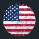 Tafel mit der Flagge der USA Dartscheibe<br><div class="desc">Fügen Sie Ihrem Spielzimmer mit unserem exklusiven Dartboard mit der Flagge der USA eine lebendige Touch amerikanischen Geistes hinzu! Dieses mit viel Liebe zum Detail gestaltete Dartboard ist mehr als nur ein Spielaccessoire; es ist eine Feier des amerikanischen Erbes und des kulturellen Stolzes. Das kühne Design zeigt stolz die ikonischen...</div>