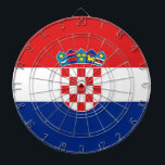 Tafel mit der Flagge Kroatiens Dartscheibe<br><div class="desc">Mit unserem Dartboard unter der Flagge Kroatiens verwandeln Sie Ihr Spielzimmer in eine Feier des kroatischen Erbes! Dieses mit viel Liebe zum Detail gestaltete Dartboard zeigt stolz die lebendigen roten, weißen und blauen Streifen der kroatischen Flagge, das ikonische Wappen, das die reiche Geschichte und den kulturellen Stolz der Nation symbolisiert....</div>