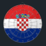 Tafel mit der Flagge Kroatiens Dartscheibe<br><div class="desc">Mit unserem Dartboard unter der Flagge Kroatiens verwandeln Sie Ihr Spielzimmer in eine Feier des kroatischen Erbes! Dieses mit viel Liebe zum Detail gestaltete Dartboard zeigt stolz die lebendigen roten, weißen und blauen Streifen der kroatischen Flagge, das ikonische Wappen, das die reiche Geschichte und den kulturellen Stolz der Nation symbolisiert....</div>