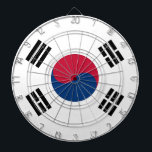 Tafel mit der Flagge Südkoreas Dartscheibe<br><div class="desc">Steigern Sie Ihr Spiel mit unserem exklusiven Dartboard mit der Flagge Südkoreas! Dieses mit Präzision und Liebe zum Detail gestaltete Dartboard ist nicht nur ein funktionales Element, sondern ein lebendiges Fest der südkoreanischen Kultur und des südkoreanischen Geistes. Das auffallende Design zeigt die berühmte südkoreanische Fahne und macht dieses Dartboard zu...</div>