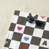 Tafel mit farbenfrohen Herzen und Initialen Strandtuch (Beispiel)