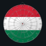 Tafel mit Flagge Ungarns Dartscheibe<br><div class="desc">Verbessern Sie Ihren Spielraum mit unserem auffälligen Dartboard mit der ungarischen Flagge! Dieses Dartboard ist mehr als nur ein Spielzubehör, es ist eine Feier des reichen kulturellen Erbes Ungarns und des Nationalstolzes. Das lebendige Design zeigt die ungarische Flagge und macht sie zu einer einzigartigen und sinnvollen Art, Ihre Liebe für...</div>