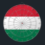 Tafel mit Flagge Ungarns Dartscheibe<br><div class="desc">Verbessern Sie Ihren Spielraum mit unserem auffälligen Dartboard mit der ungarischen Flagge! Dieses Dartboard ist mehr als nur ein Spielzubehör, es ist eine Feier des reichen kulturellen Erbes Ungarns und des Nationalstolzes. Das lebendige Design zeigt die ungarische Flagge und macht sie zu einer einzigartigen und sinnvollen Art, Ihre Liebe für...</div>