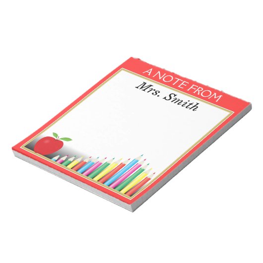 Tafel und farbige Stifte ein Hinweis des Lehrers Notizblock (Rotiert)