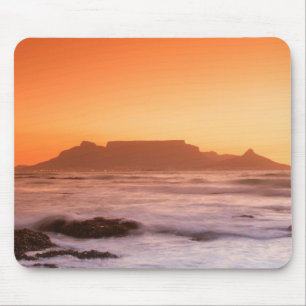 Tafelberg bei Sonnenuntergang, Bloubergstrand Mousepad