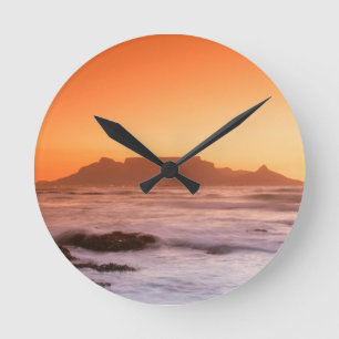 Tafelberg bei Sonnenuntergang, Bloubergstrand Runde Wanduhr