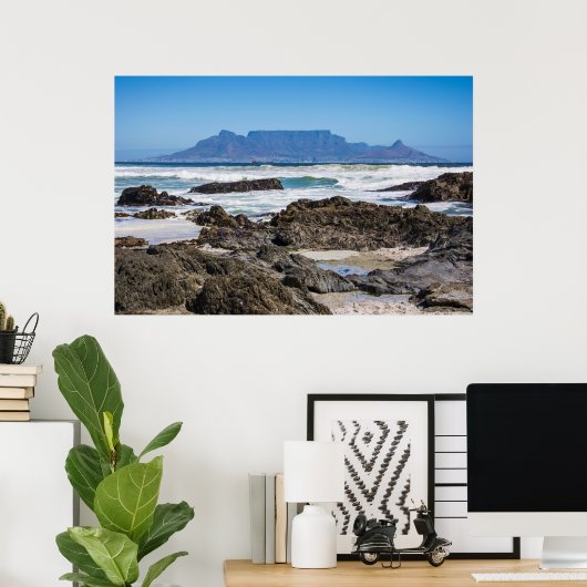 Tafelberg mit Strand und Felsen Poster (Heimbüro)
