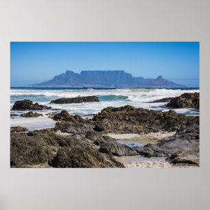 Tafelberg mit Strand und Felsen Poster