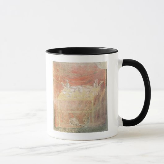 Tafelsilber auf einer Tabelle Tasse (Rechts)