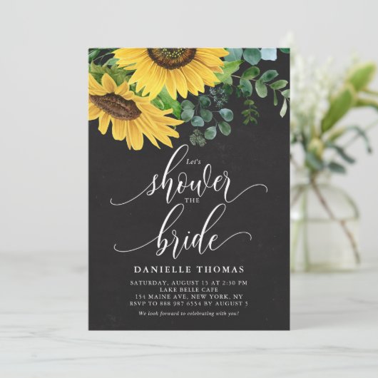 Tafelsonnenblumen und Eukalyptus-Brautparty Einladung (Stehend Vorderseite)