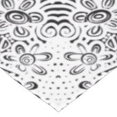 Tafelübersicht mit schwarzem und weißem Scratch Tischdecke (Schrägansicht)