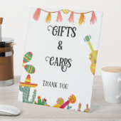 Tafelzeichen für Kaktus und Karten im Brautparty Sockelschild (In Situ)