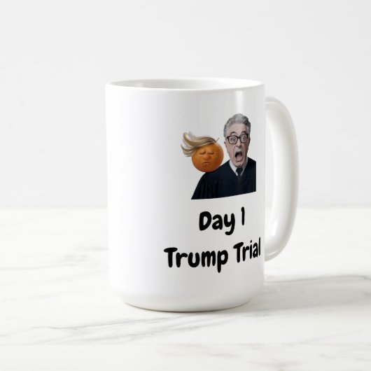 Tag 1 Trump-Prozess Kaffeetasse (VorderseiteRechts)