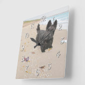 Tag am Strand Quadratische Wanduhr (Winkel)