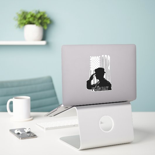 Tag der Flagge Aufkleber (Laptop auf Schreibtisch)