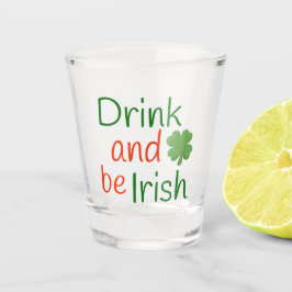 Tag der Grünen und Roten Klee St Patricks Schnapsglas