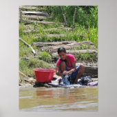 Tag der Wäsche am Fluss Poster (Vorne)