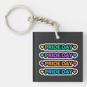Tag des Stolzes. LGBT+Stolz. Regenbogenherz. Schlüsselanhänger