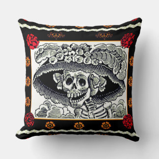 Tag des Toten Kissens - La Catrina mit Rose Kissen