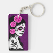 Tag des toten Zuckerschädel-Mädchens - lila Schlüsselanhänger (Rückseite)