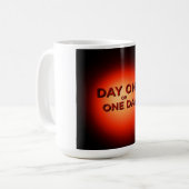 Tag Eins oder Ein Tag Kaffeetasse (Vorderseite Links)