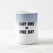 Tag eins oder Ein Tag Kaffeetasse (Mittel)