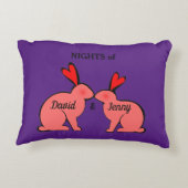 Tage und Nächte der Liebhaber von Kaninchen Dekokissen (Rückseite)