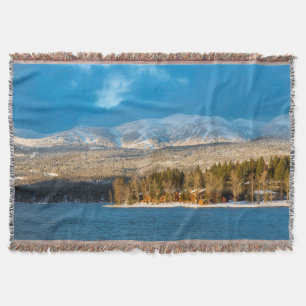 Tageslicht scheint auf die Skilifte von Whitefish Decke