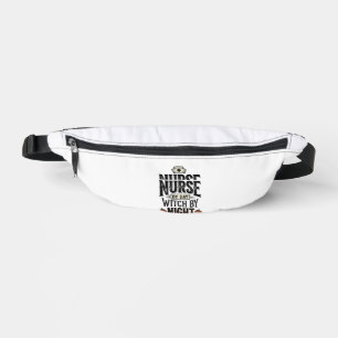 Tagespflegekraft, Hexe bei Nacht Halloween-Shirt-D Bauchtasche