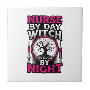 Tagespflegekraft, Hexe bei Nacht Halloween-Shirt-D Fliese