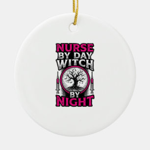 Tagespflegekraft, Hexe bei Nacht Halloween-Shirt-D Keramik Ornament